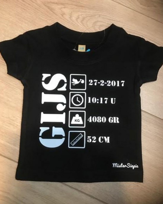 Zwart geboorte t-shirt (met je naam)