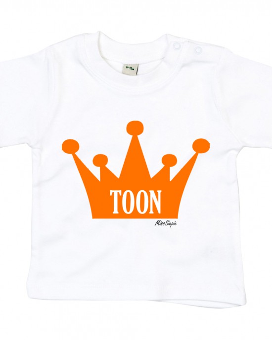 Wit t-shirt 'Orange Crown' met naam